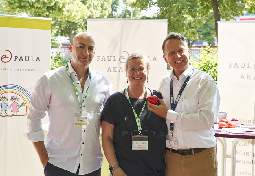 Zusammenarbeitspartner bei einem Event der Paul und Paula Akademie, symbolisch für Kooperationen